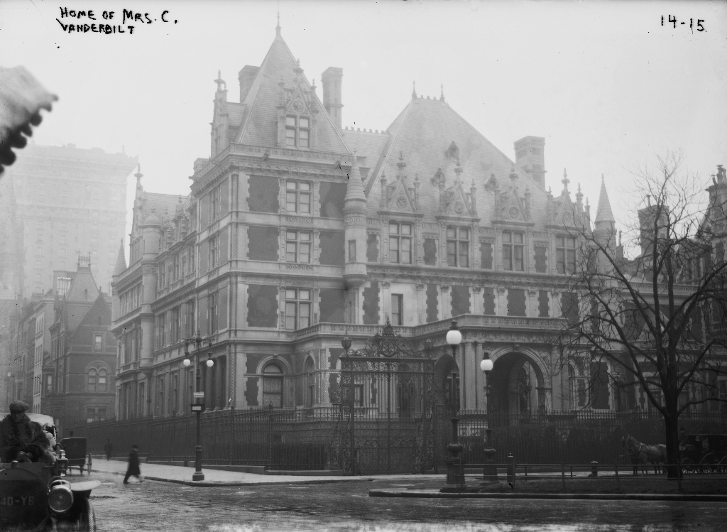 Cornelius_Vanderbilt_II_House-5th-ave.jpg